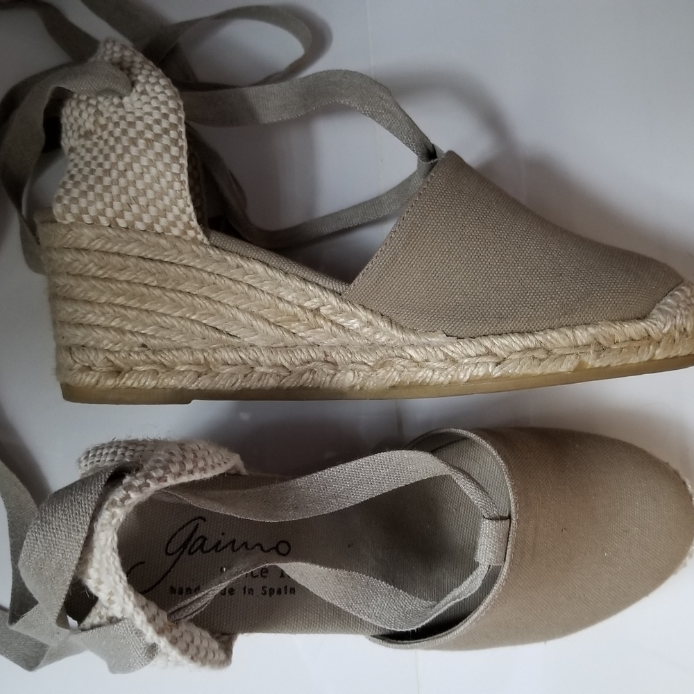 Espadrilles tan